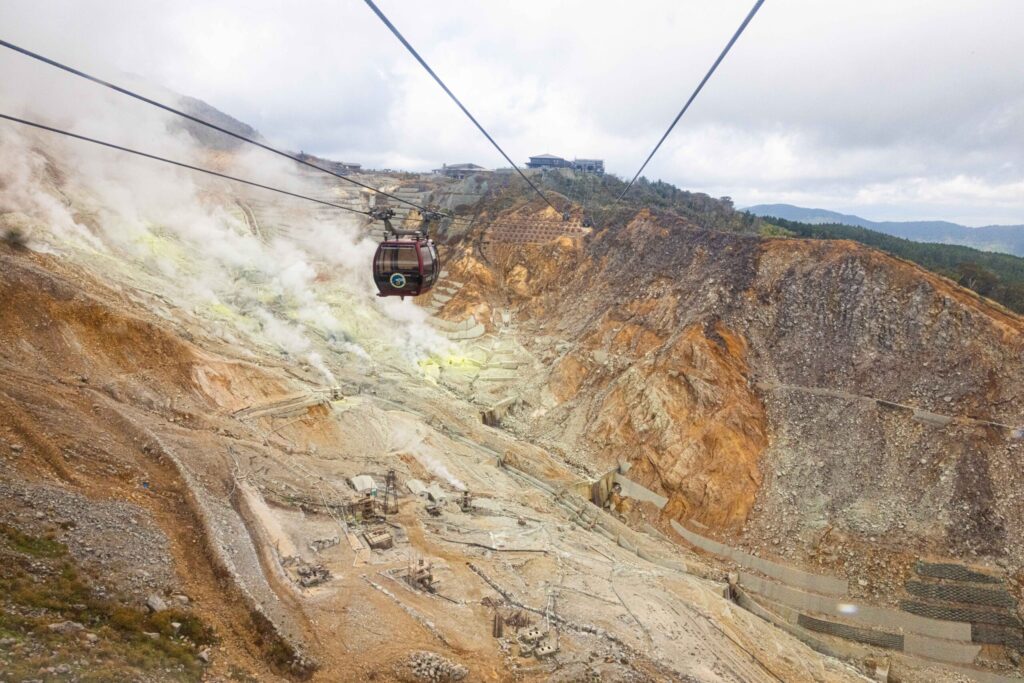 Crossing Owakudani valley in the Hakone Ropeway