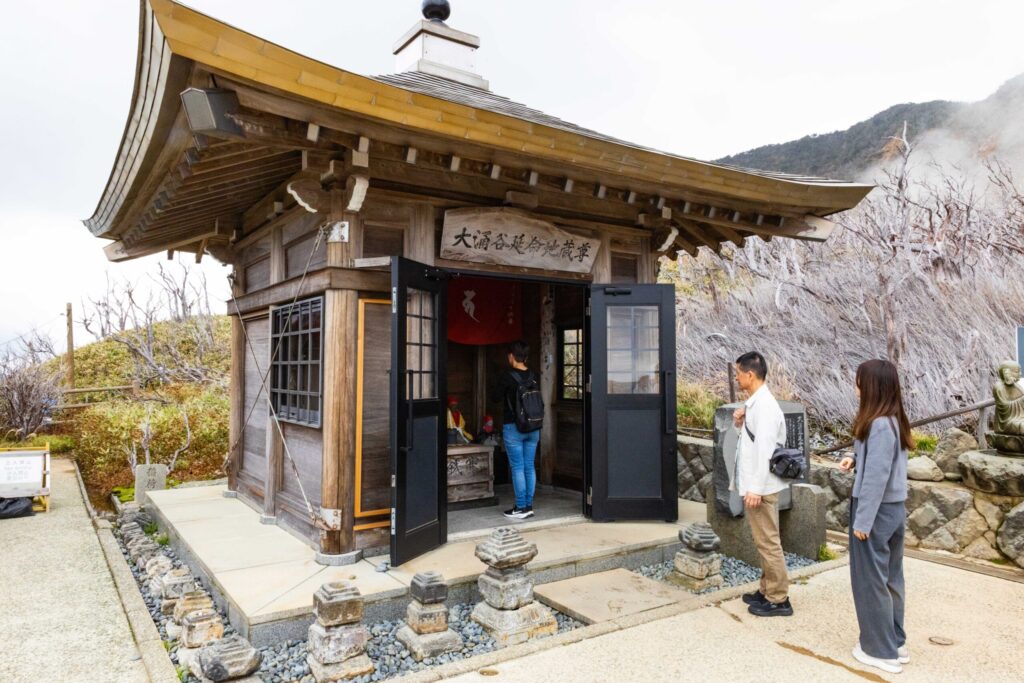 Enmei Jizo Bosatsu Buddhist temple at Owakudani