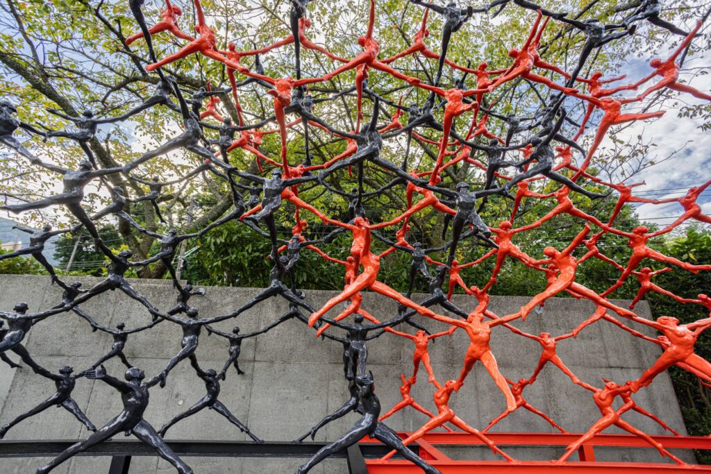 Intersecting Space Construction